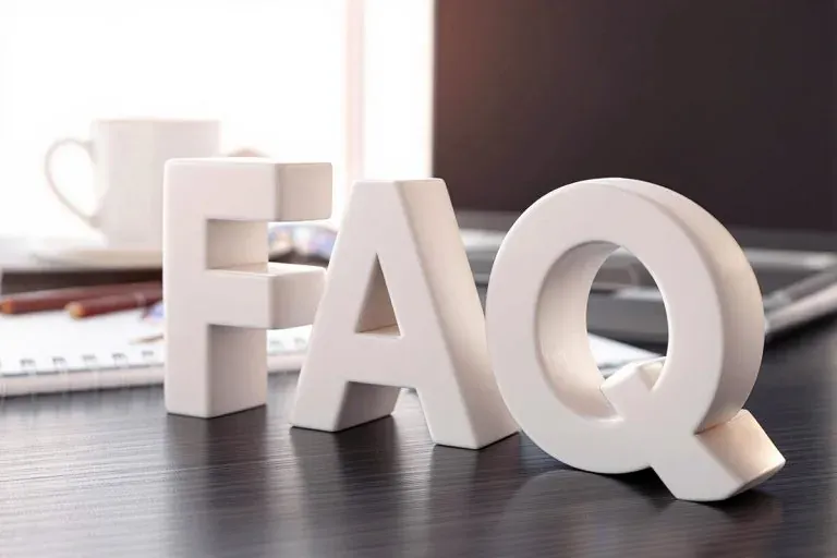 Bausteine, die das Wort FAQ ergeben