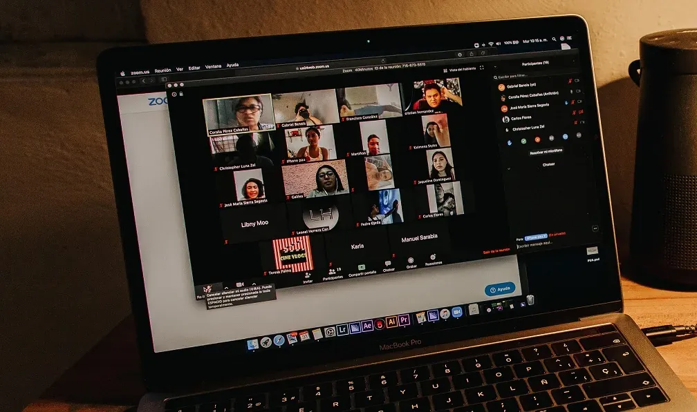 Videomeeting per Zoom – eines der beliebtesten Homeoffice-Tools für virtuelle Konferenzen.