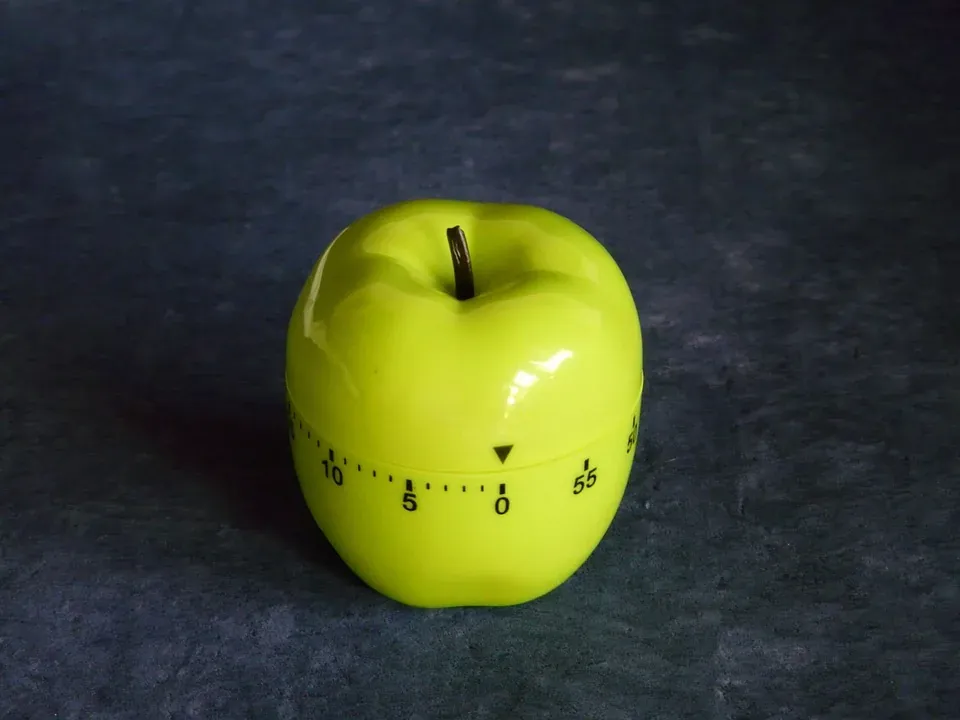 Pomodoro-Technik: Zeitmanagement basierend auf einer Eieruhr.