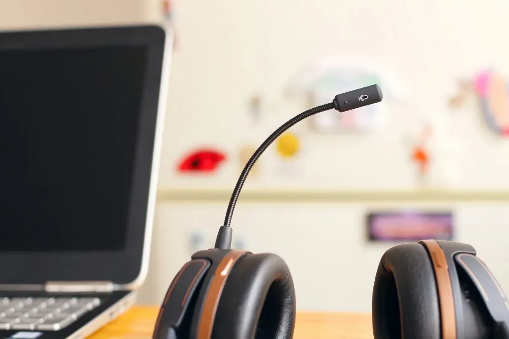 Kundenservice-Team im Büro wird durch Telefonassistenz entlastet.